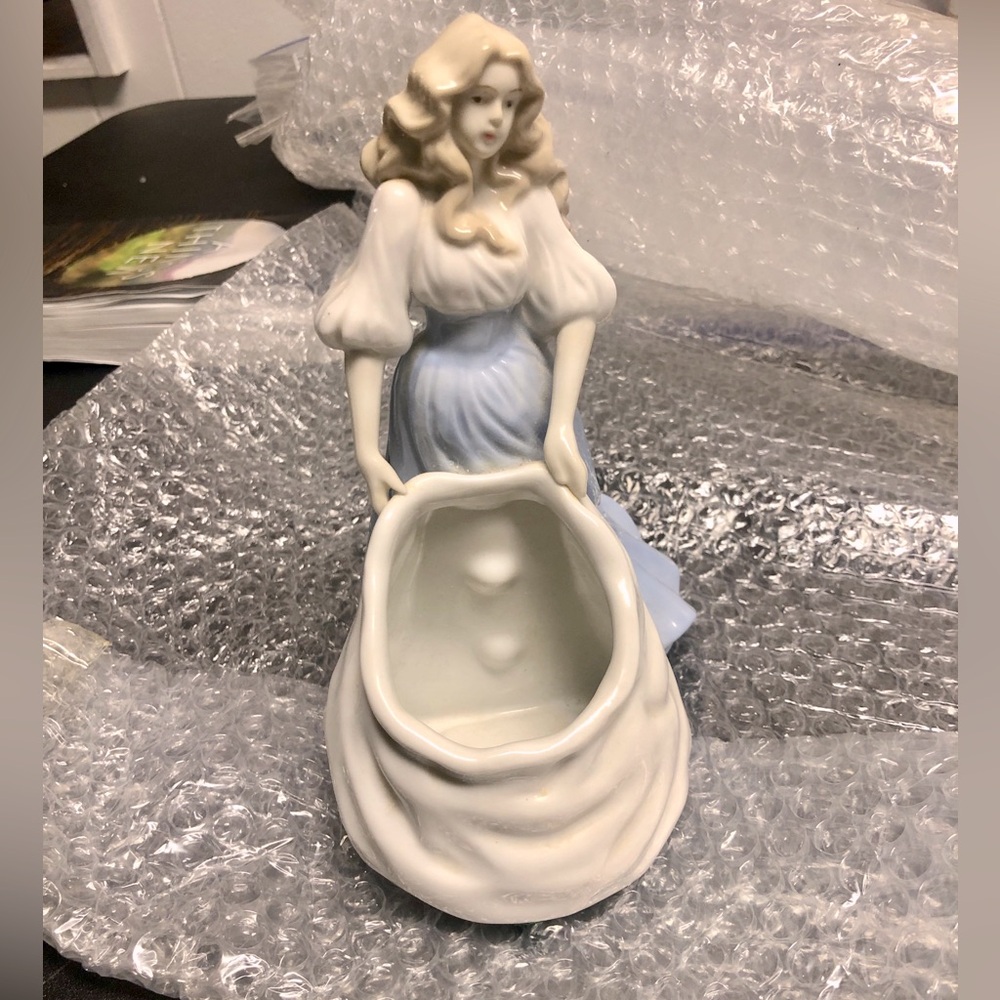 House of Lloyd Blonde Maiden